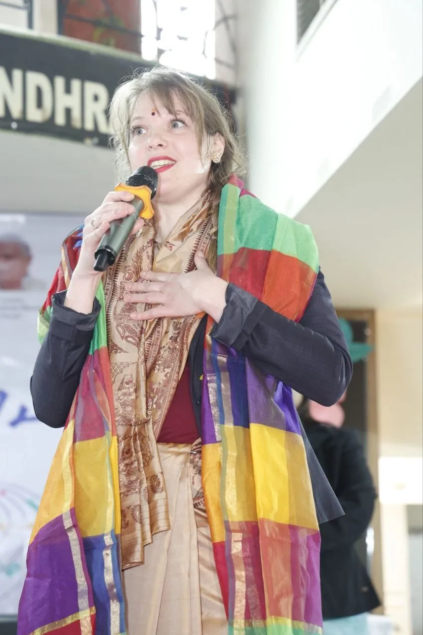 Christina Wessendorf speaking on stage